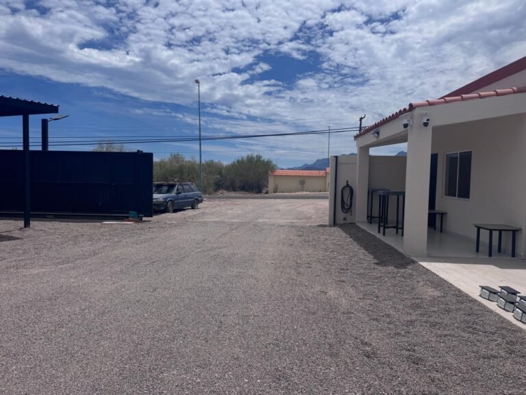 Imagen de By The Airport Storage